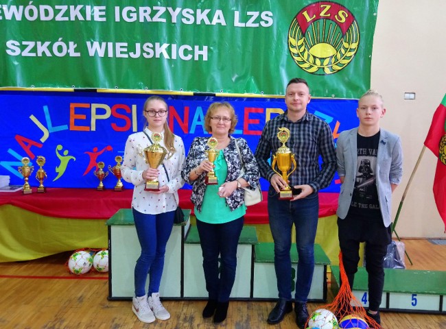 Przedstawiciele SP Dąbrowa